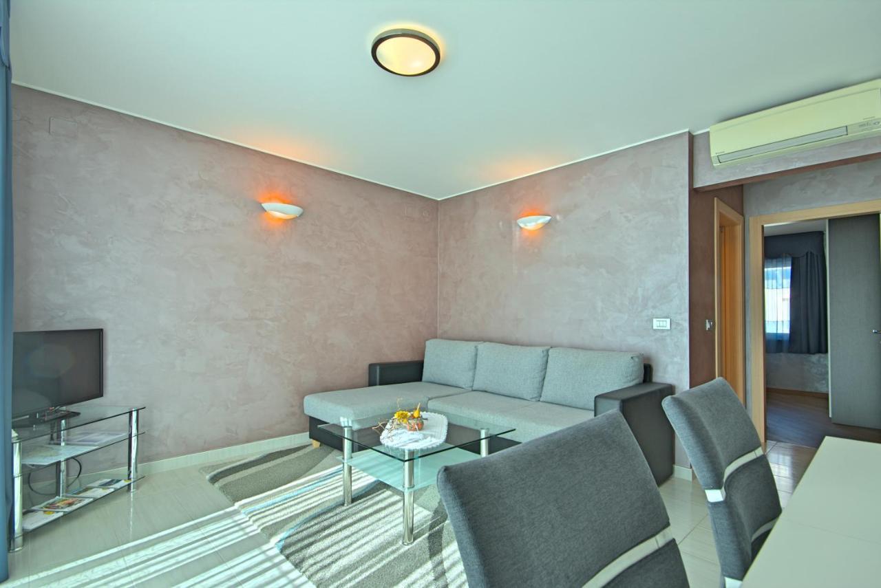אומאג Apartments Riva-Interauto מראה חיצוני תמונה