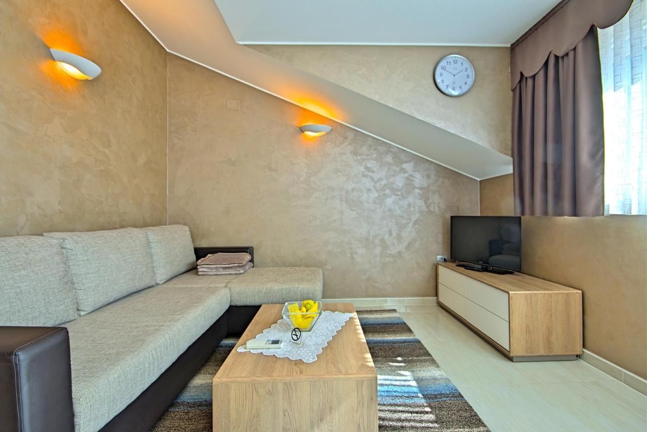 אומאג Apartments Riva-Interauto מראה חיצוני תמונה