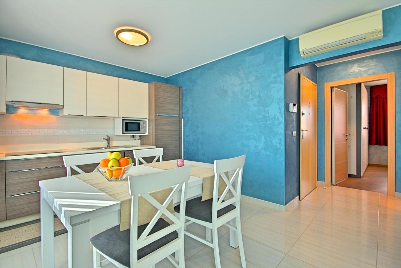 אומאג Apartments Riva-Interauto מראה חיצוני תמונה