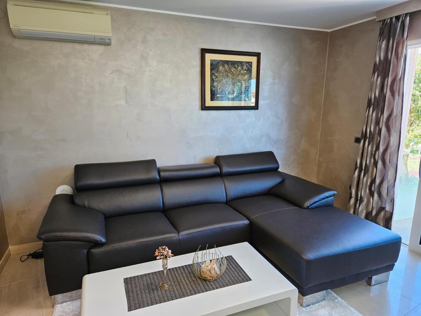 אומאג Apartments Riva-Interauto מראה חיצוני תמונה
