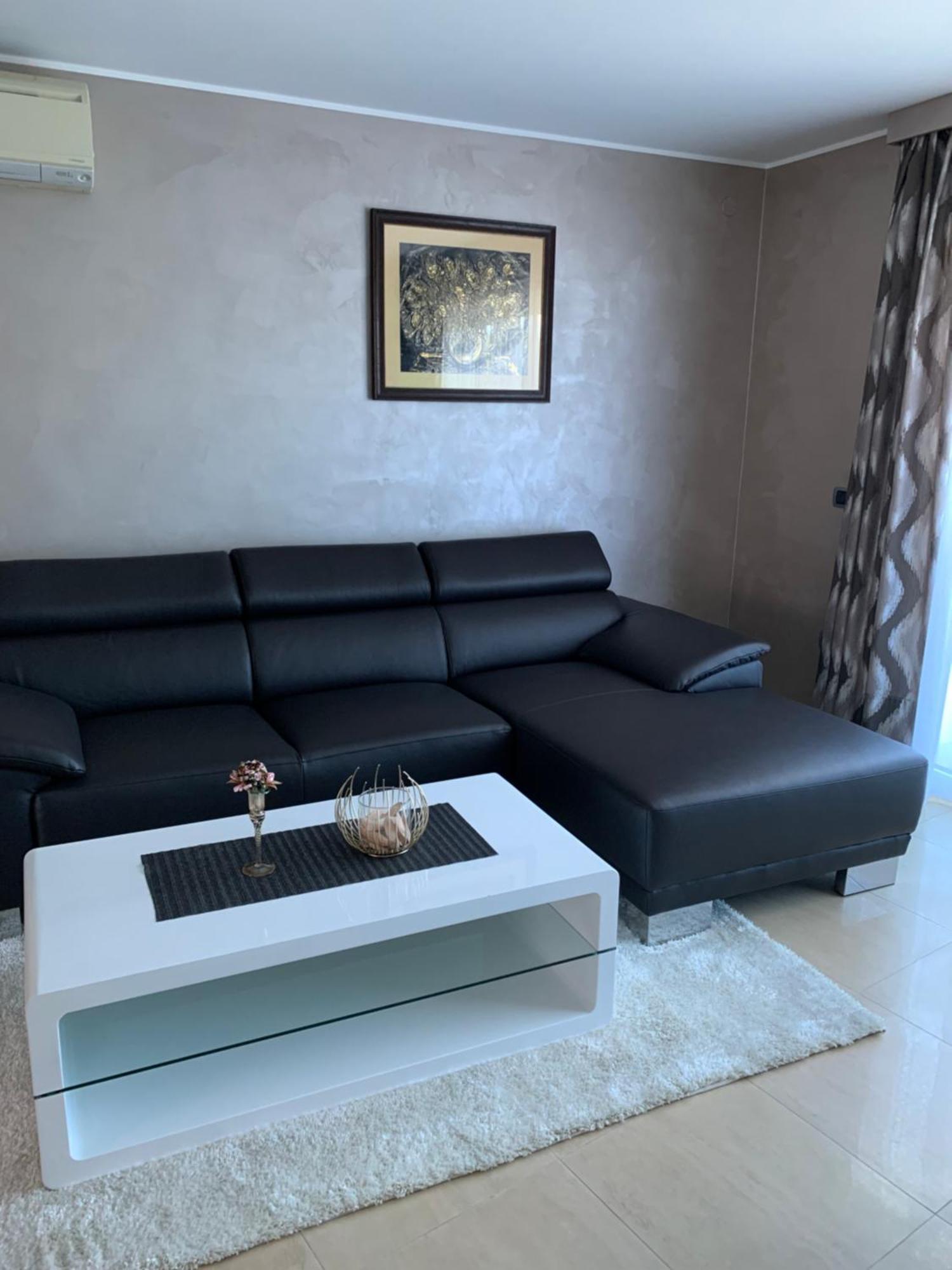 אומאג Apartments Riva-Interauto מראה חיצוני תמונה