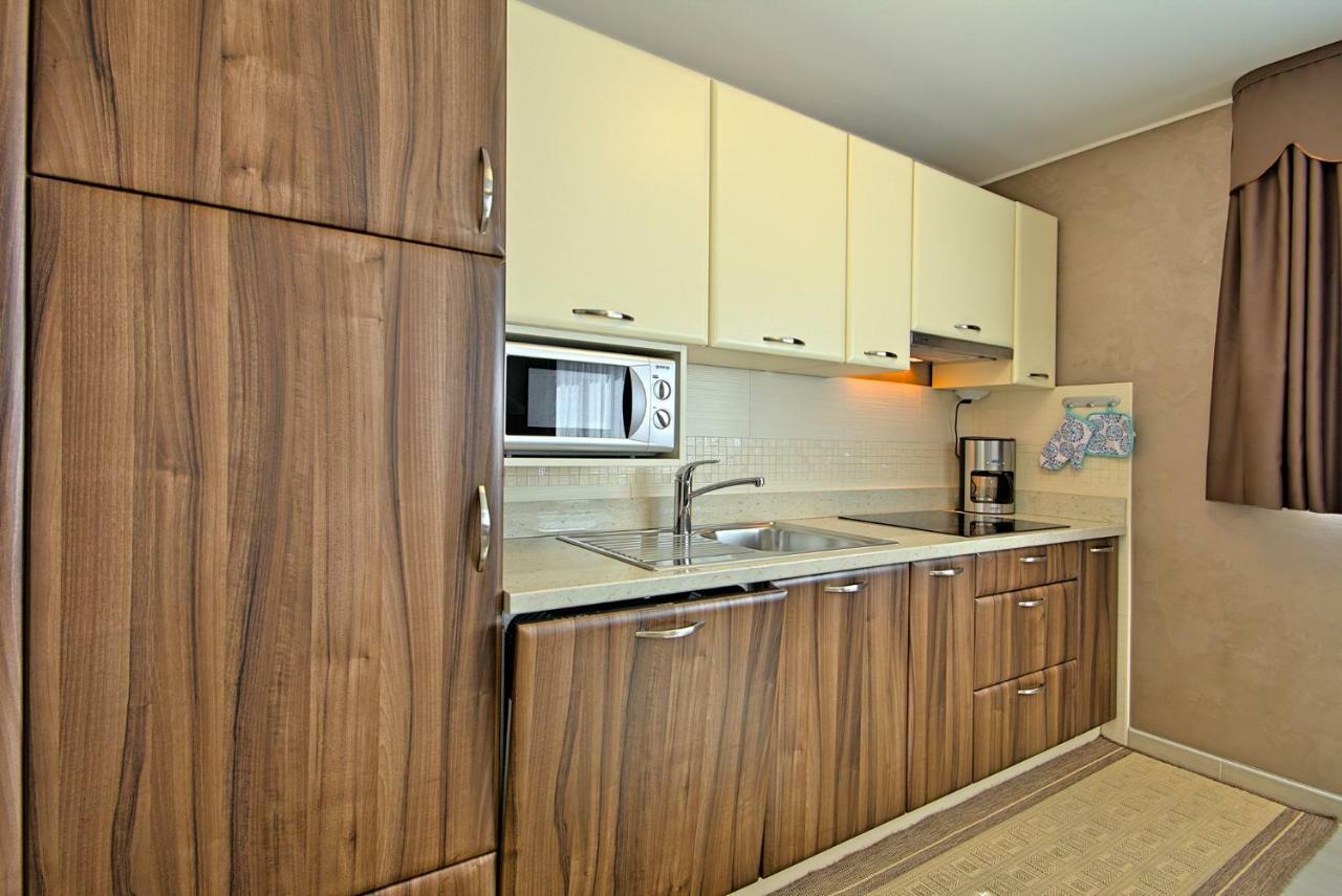 אומאג Apartments Riva-Interauto מראה חיצוני תמונה