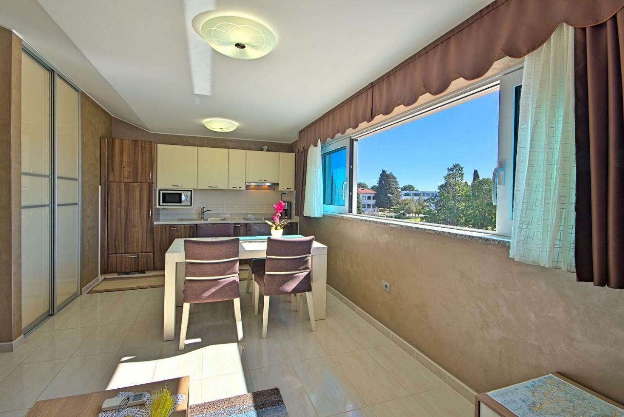 אומאג Apartments Riva-Interauto מראה חיצוני תמונה