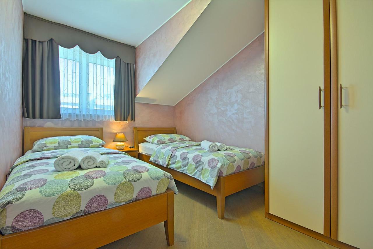 אומאג Apartments Riva-Interauto מראה חיצוני תמונה