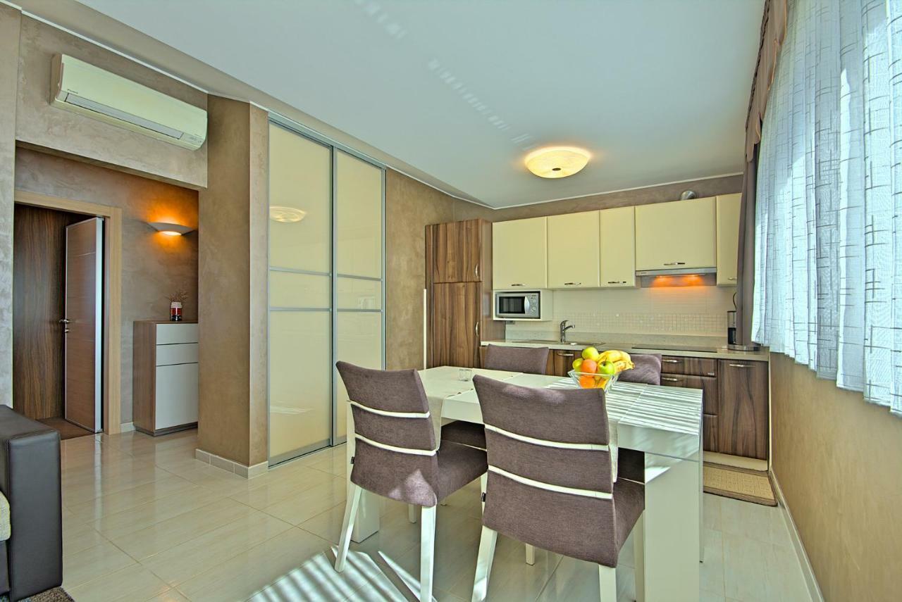 אומאג Apartments Riva-Interauto מראה חיצוני תמונה