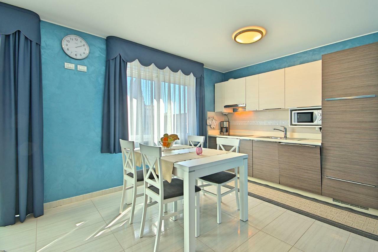 אומאג Apartments Riva-Interauto מראה חיצוני תמונה