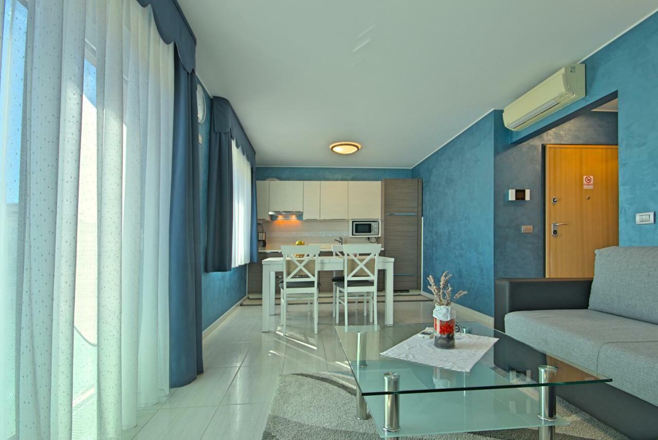אומאג Apartments Riva-Interauto מראה חיצוני תמונה