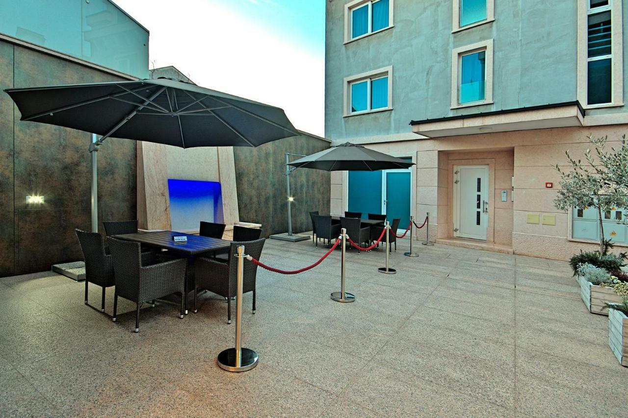אומאג Apartments Riva-Interauto מראה חיצוני תמונה